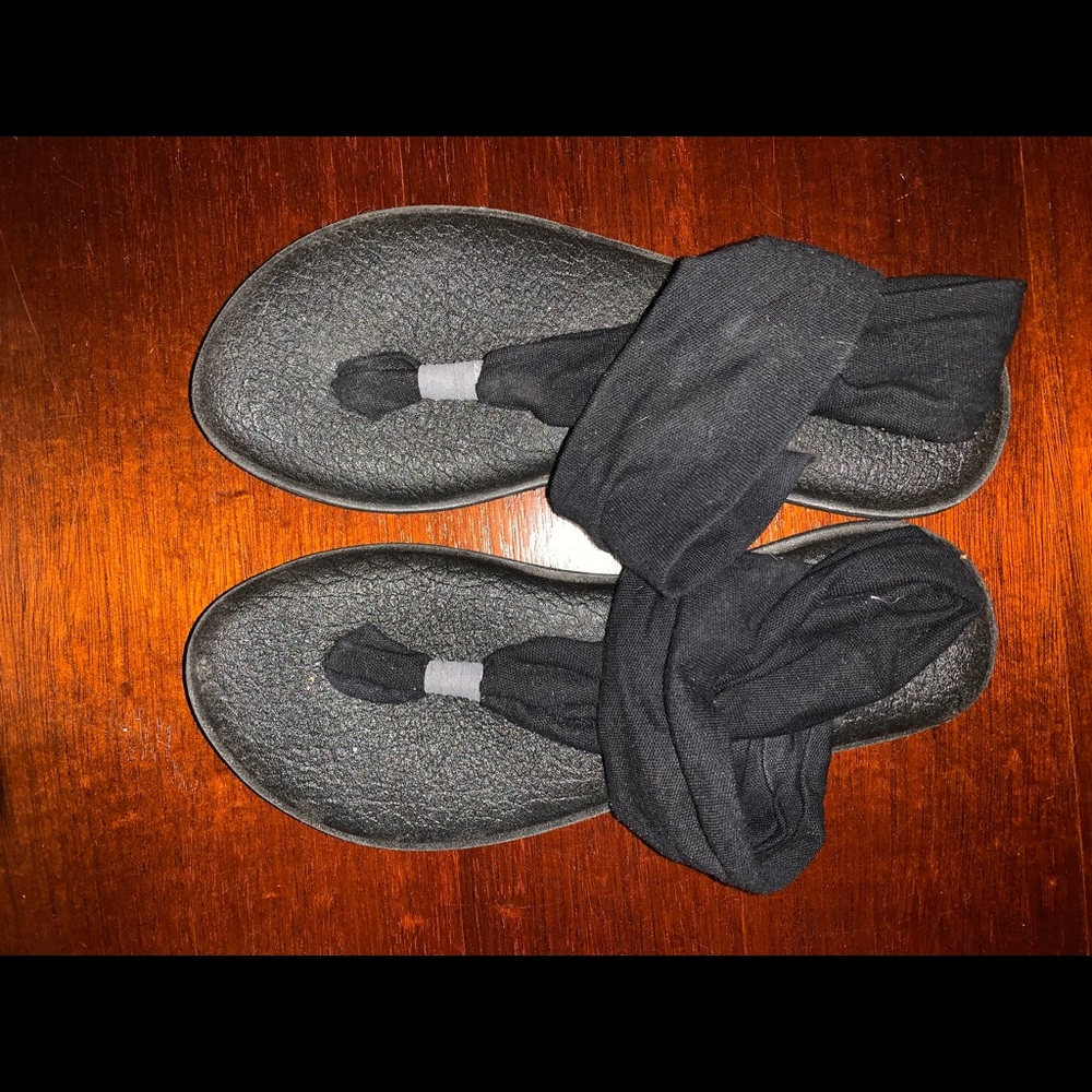 Women’s Sanuk black yoga thong sandals size 8